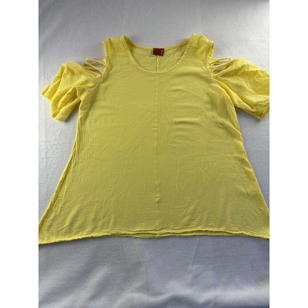 Women’s Oh My Gauze! Size 2X Yellow Short Sleeve Blouse.